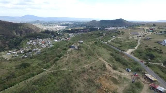 带有人造金属UFO的Cerro通道Atlixco Puebla马可尼点的空中无人机图像