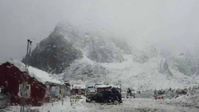 Lofoten Islands.Norway的Reine Rorbuer村冬季的4k车窗雨滴镜头和背