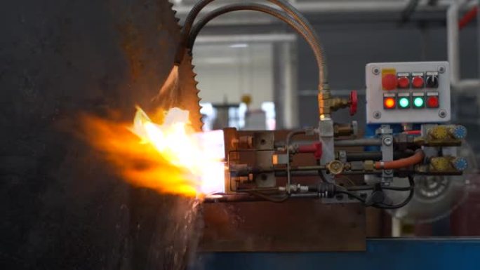 圆锯片厂自动煅烧淬火设备。