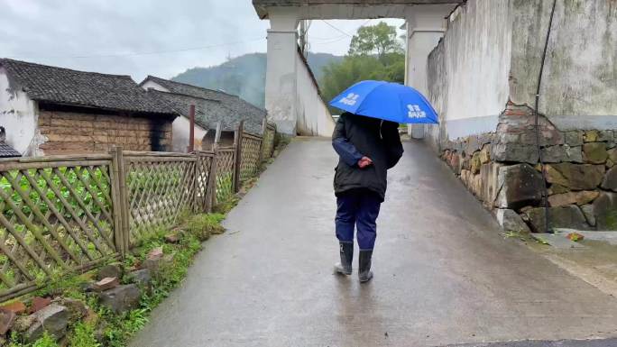 南方农村老人背影