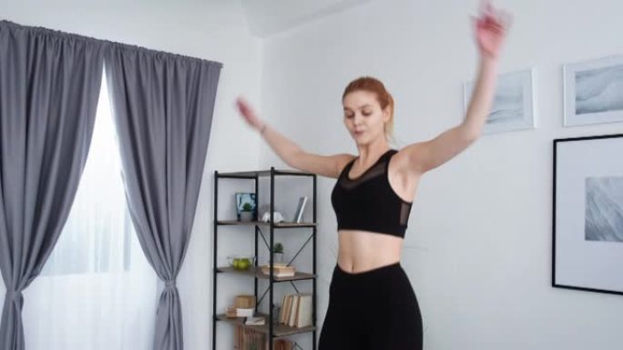 室内健身家庭训练运动女子跳跃