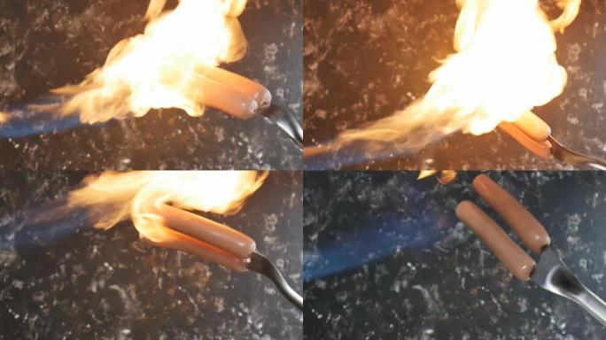 厨师用火烧热狗香肠。两个香肠被种植在厨房的叉子上，并根据食谱用火焰油炸。慢动作