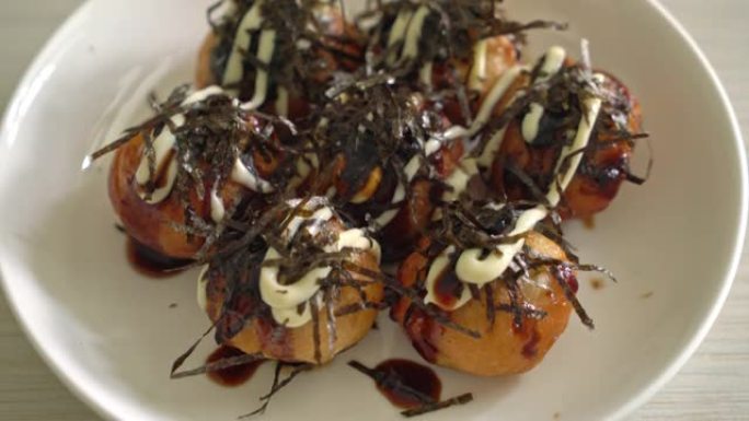 章鱼烧球饺子或章鱼球-日本美食风格