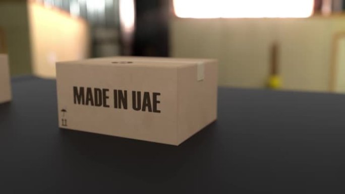 传送带上有阿联酋制造文字的盒子。阿拉伯联合酋长国商品相关可循环3D动画