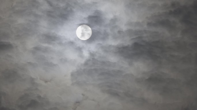 傍晚时分阴云遮月乌云遮月意象氛围C025