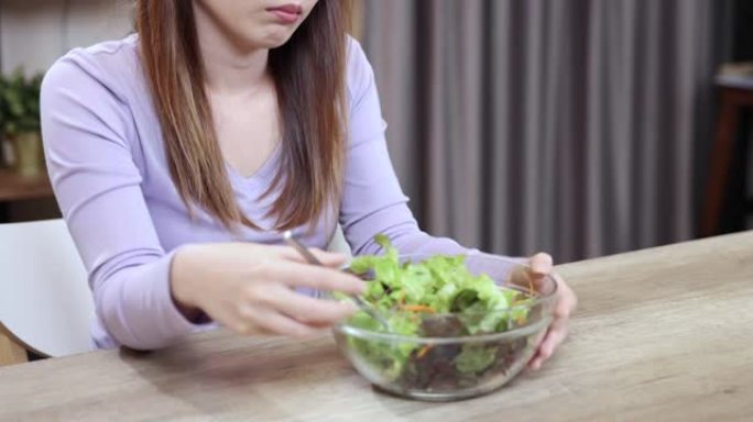 亚洲女性不想吃蔬菜。