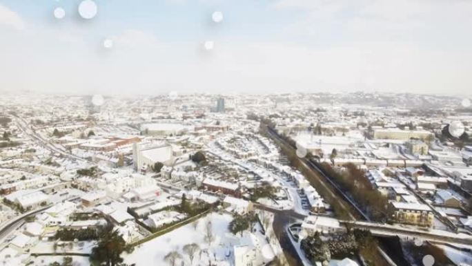 漂浮在冰雪覆盖的城市景观鸟瞰图上的多个白色斑点的数字组成