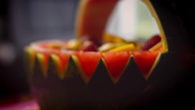 用西瓜篮让你的生日派对变得特别。4k视频