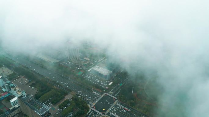 枣庄雨后现平流雾景观 云海涌动美若仙境