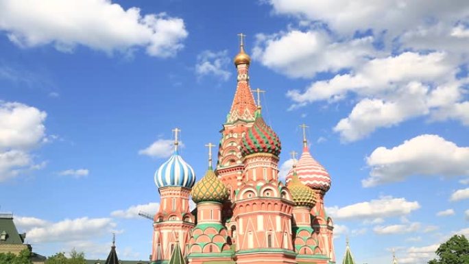 瓦西里大教堂位于莫斯科。