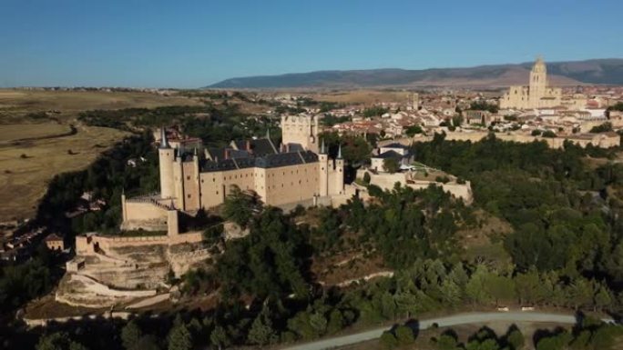 西班牙塞戈维亚城堡的鸟瞰图。