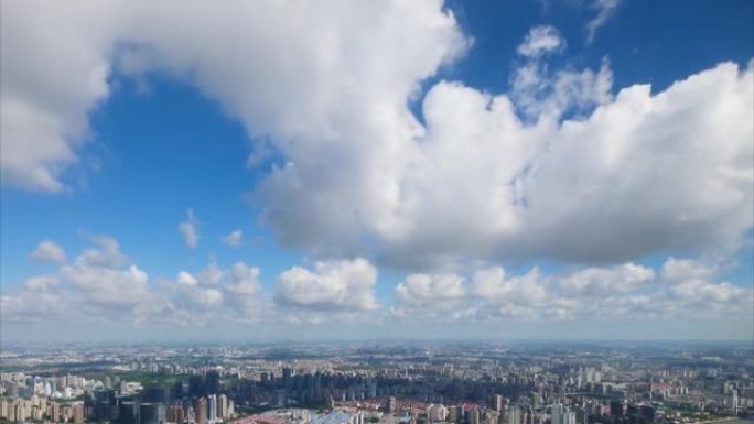 多云的午后，上海城市的时间流逝，上海天际线的鸟瞰图，云层移动，阴影跟随，4k镜头，b翻盘拍摄。