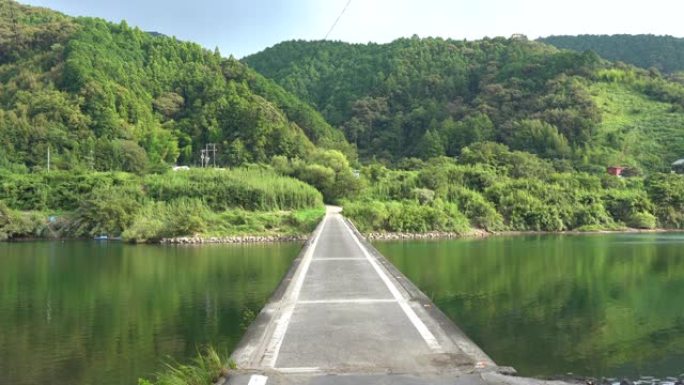 高知县四万十川的沉陷桥