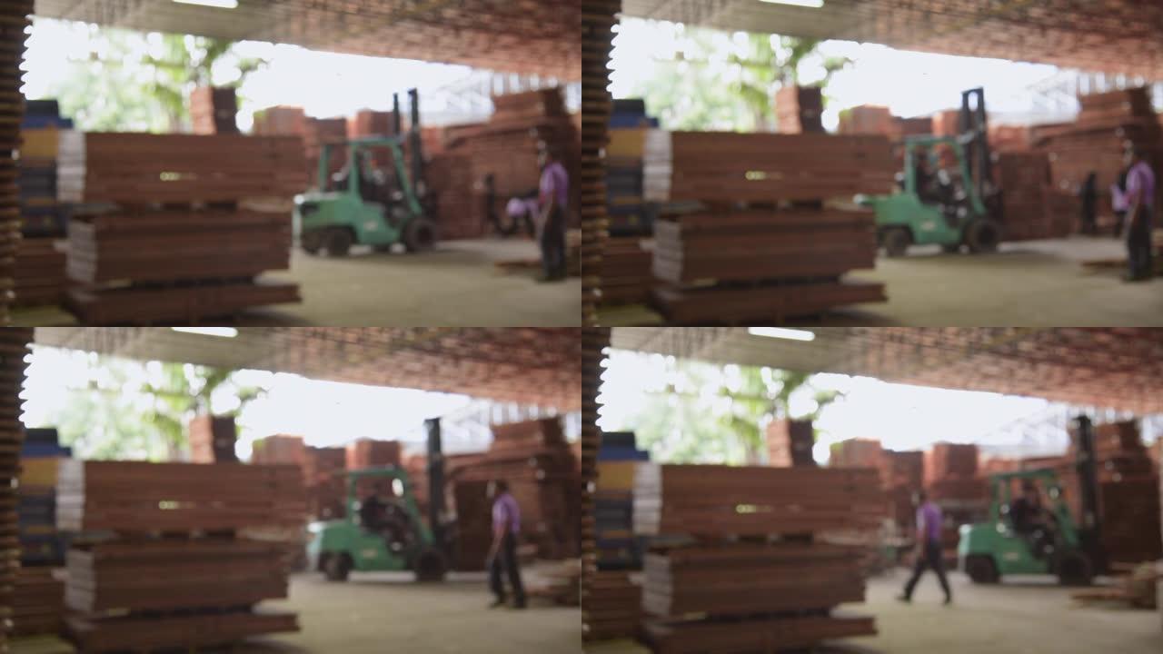木材生产厂的内部。拼花板工厂。从装载胶合板的卡车在室内观看。股票视频