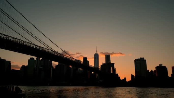 日落时分，纽约布鲁克林大桥的宽阔视野