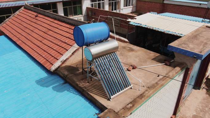 农村太阳能热水器航拍