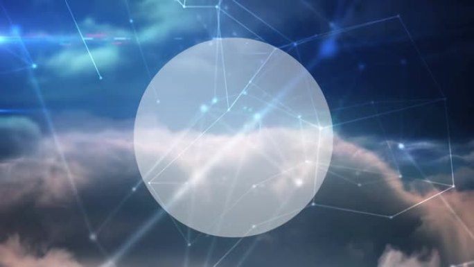 圆形横幅上连接网络的数字动画，复制空间对抗天空中的云