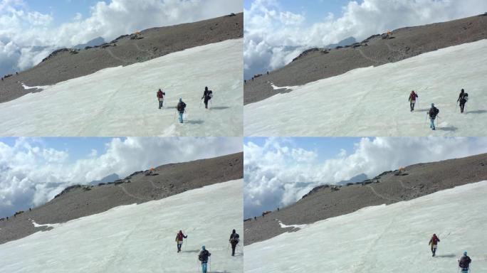 三名登山者在完成艰苦的上坡攀登并返回突击营地之前，迈出了最后一步。