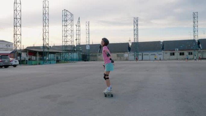 亚洲女孩在公共游乐场学习玩防滑鞋，运动生活方式的概念。