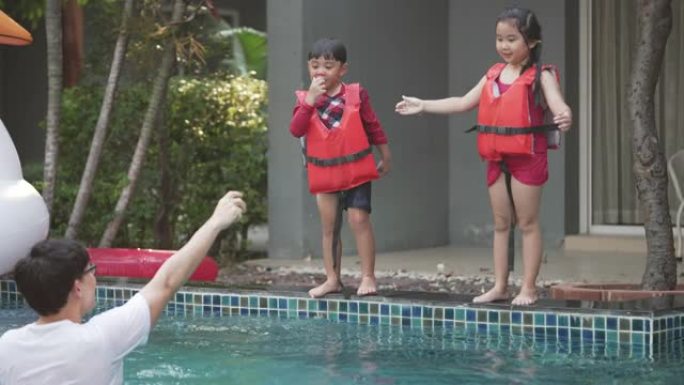 亚洲家庭在户外游泳池享受