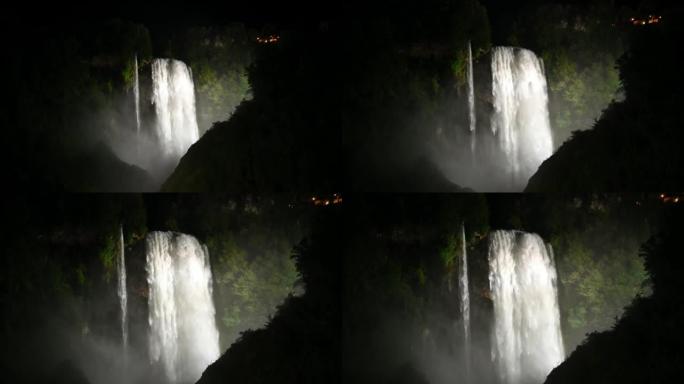夜间上部的马尔莫尔瀑布