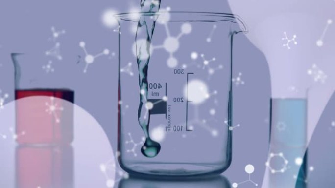 化学措施杯上移动分子的动画
