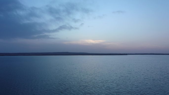航拍山区湖泊夜幕
