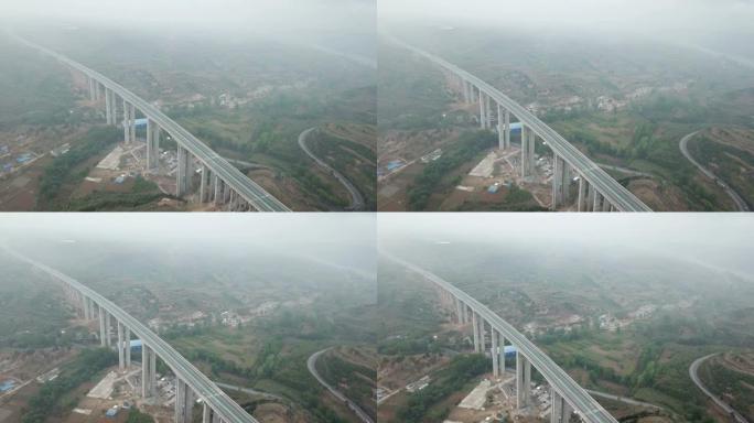 中国西部陕西省新建高速公路上的汽车很少