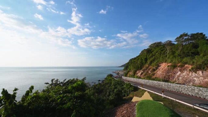 美丽的海景与山在noen nangphaya viewpoint chanthaburi泰国。受欢迎