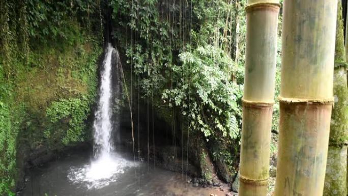 印度尼西亚巴厘岛塔巴南摄政区巴巴汉村的 “Kincir” 小瀑布，有美丽的白色清澈的水