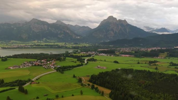 飞越德国巴伐利亚景观 (新天鹅堡周围)