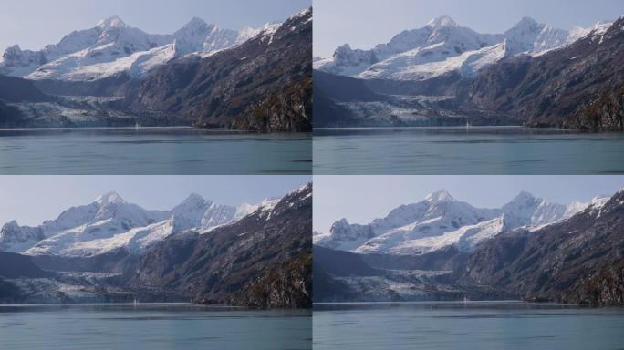 冰川湾景观显示约翰霍普金斯冰川和费尔韦瑟山山脉，阿拉斯加，美国。