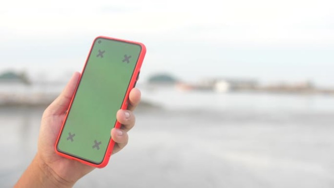 色度键、智能手机、背景为海洋的绿屏智能手机