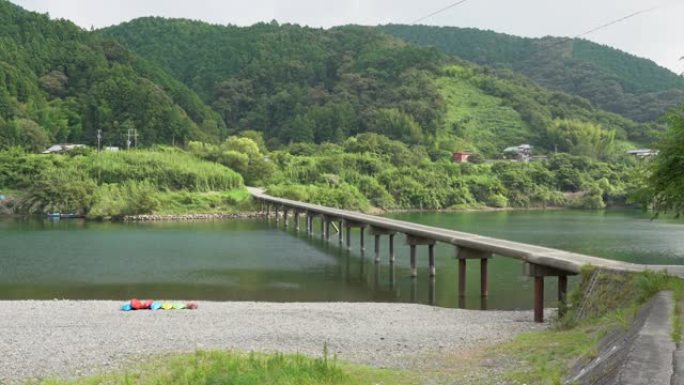 高知县四万十川的沉陷桥