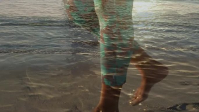 男人的腿在沙滩上行走，在海上晒太阳的动画