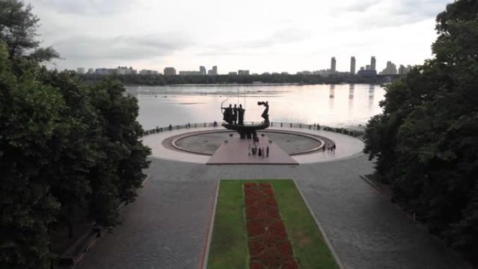 基辅创始人纪念碑。乌克兰。空中