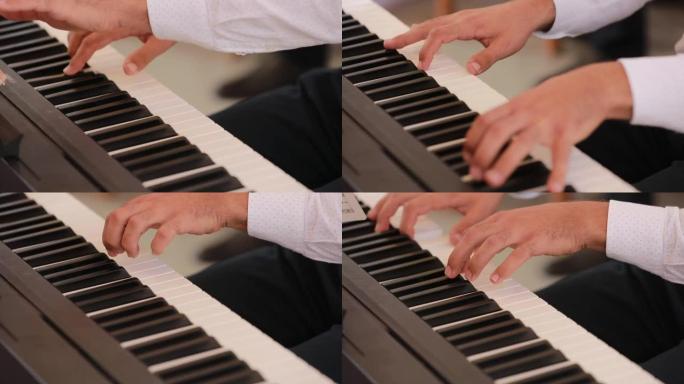 当年轻人坐在三角钢琴上在家演奏时，双手合十。