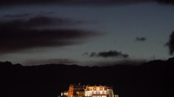 4k Potala在西藏拉萨晚上。