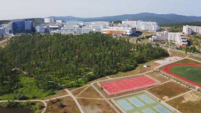 从远东联邦大学FEFU校园内的无人机观看