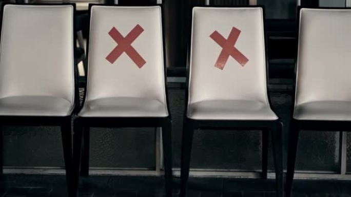 椅子上的社交距离符号-股票视频