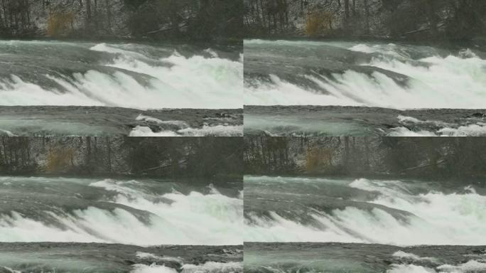 冬天，莱茵河畔诺伊豪森瀑布上的水流，飞溅，落雪。