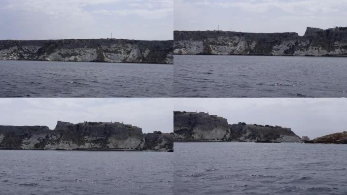 特雷米蒂群岛-从船上概述圣尼古拉岛