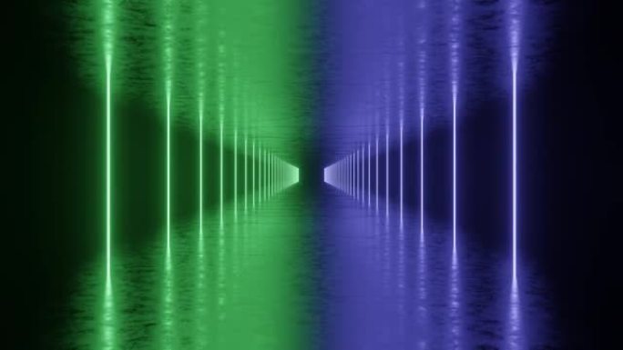绿色和紫色垂直霓虹灯发光线，在混凝土地板上有反射。未来运动图形隧道运动。黑暗空间中的光明走廊