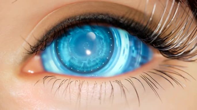 一个女孩的蓝色网络眼睛看着镜头特写。蓝色网眼的宏观镜头。眼睛是使用计算机图形制作的。控制论蓝眼睛的极