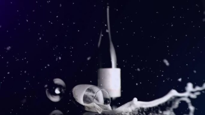 白色颗粒漂浮在充满香槟的玻璃上，落在黑色背景下