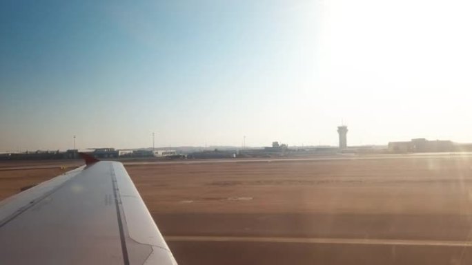 飞机客机降落在埃及洪加达的沙漠机场