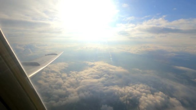 透过飞机窗户晒太阳