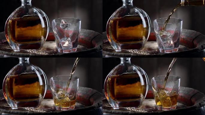 一块冰块慢慢落入玻璃杯中，站在一桶老式威士忌上，从瓶子里出来的威士忌立即倒入玻璃杯中。附近有一个装有