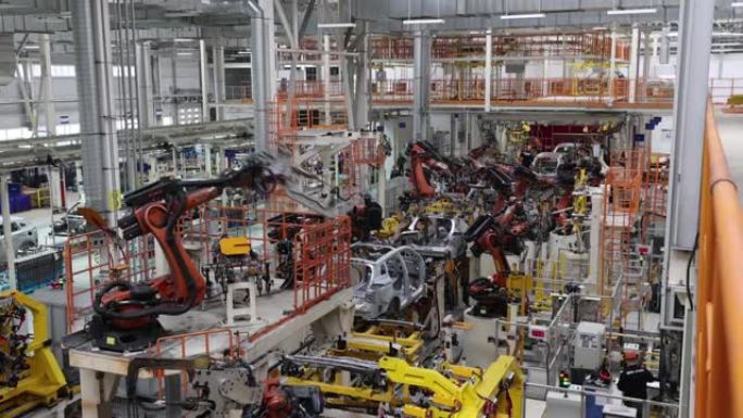 用于生产汽车的巨型工厂，用于生产机械的铝制零件