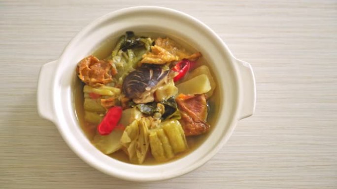煮酸菜苦瓜汤-亚洲和素食风格